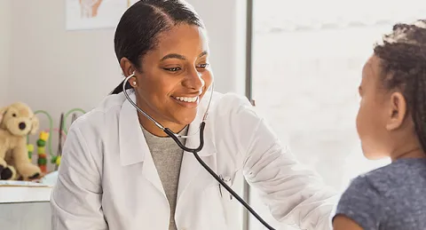 Nurse practitioner with an FNP master's certificate